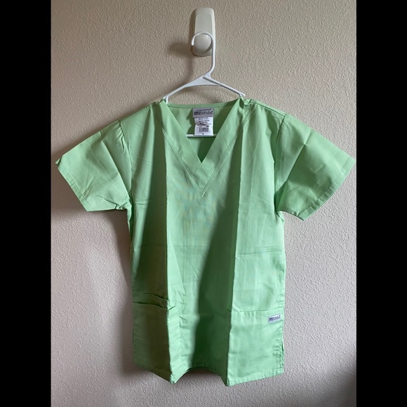Uniform Advantage Scrubs Set (NWT) - Picture 3 of 7